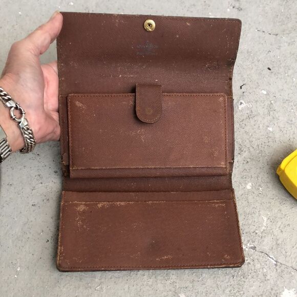 Vintage Louis Vuitton trifold wallet - Picture 2 of 7
